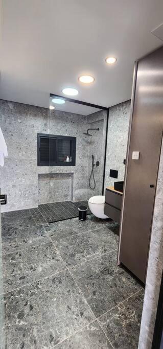 מבנים בים 75 Suites At Sea Haifa Eksteriør billede