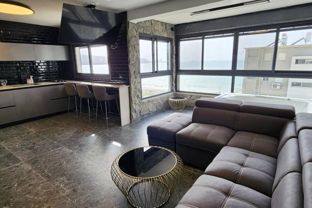מבנים בים 75 Suites At Sea Haifa Eksteriør billede