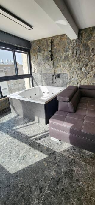 מבנים בים 75 Suites At Sea Haifa Eksteriør billede