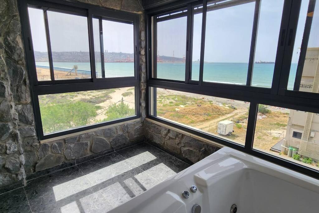 מבנים בים 75 Suites At Sea Haifa Eksteriør billede