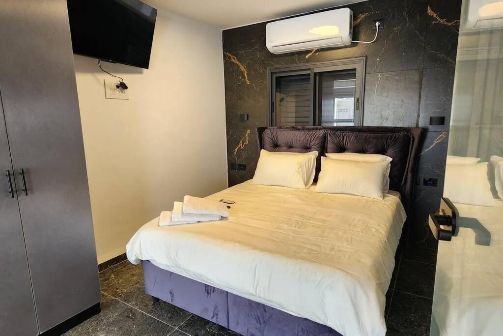 מבנים בים 75 Suites At Sea Haifa Eksteriør billede